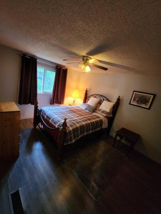 Entire 3 Bedroom House In エリオットレイク エクステリア 写真