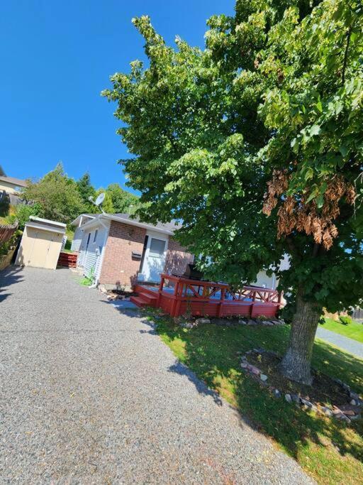 Entire 3 Bedroom House In エリオットレイク エクステリア 写真