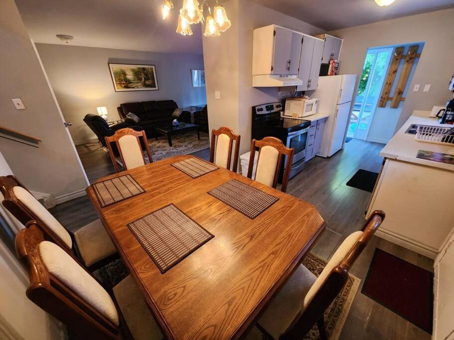 Entire 3 Bedroom House In エリオットレイク エクステリア 写真