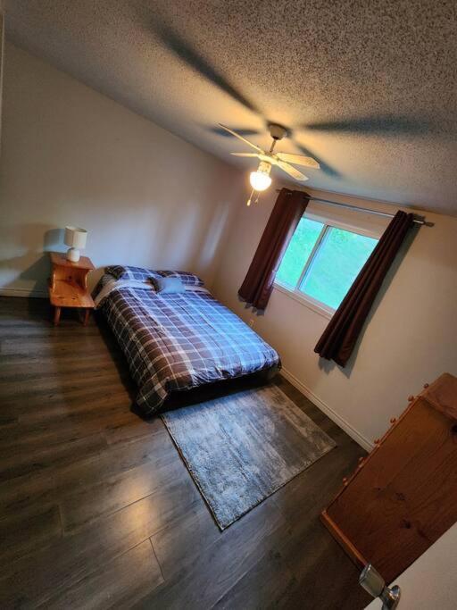Entire 3 Bedroom House In エリオットレイク エクステリア 写真